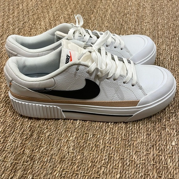 Nike Womens Platform Court Legacy Lift Shoes Size 12.5 - Picture 1 of 4